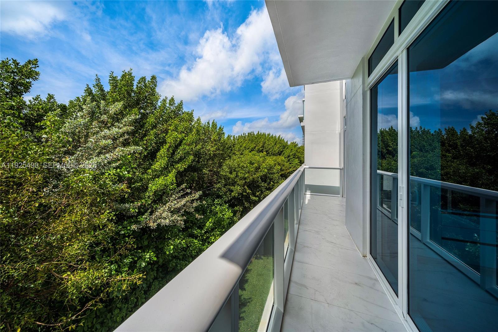 100 S Pointe Dr #TH-13, Miami Beach FL 33139