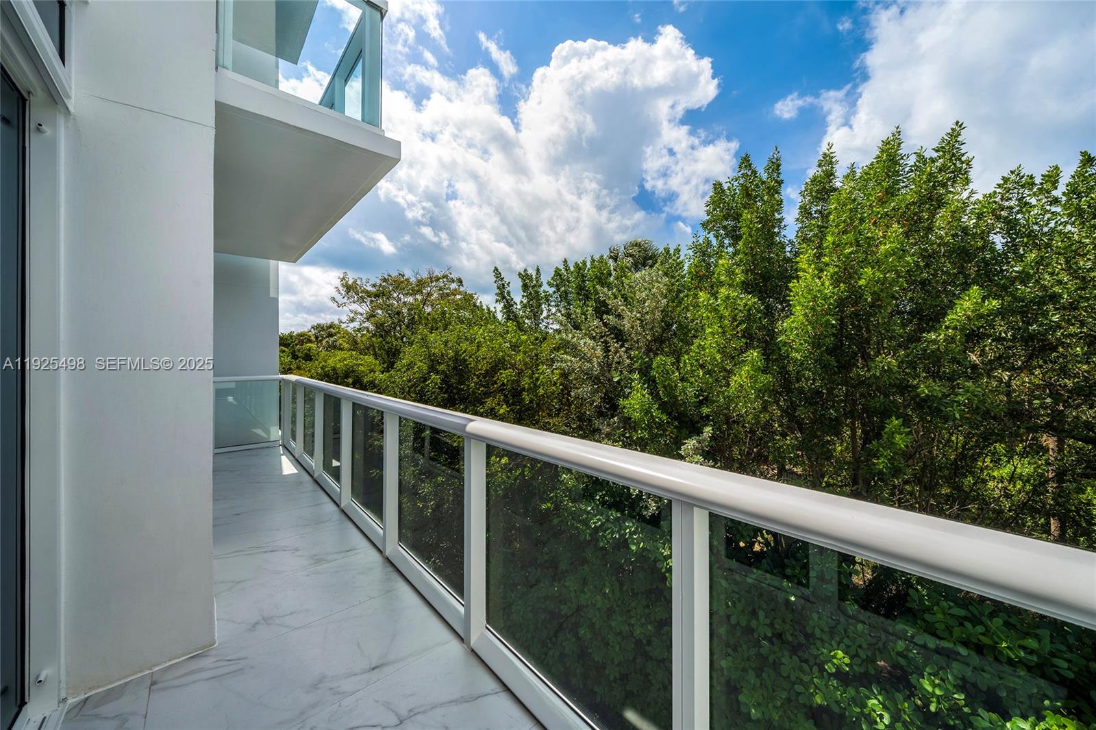 100 S Pointe Dr #TH-13, Miami Beach FL 33139