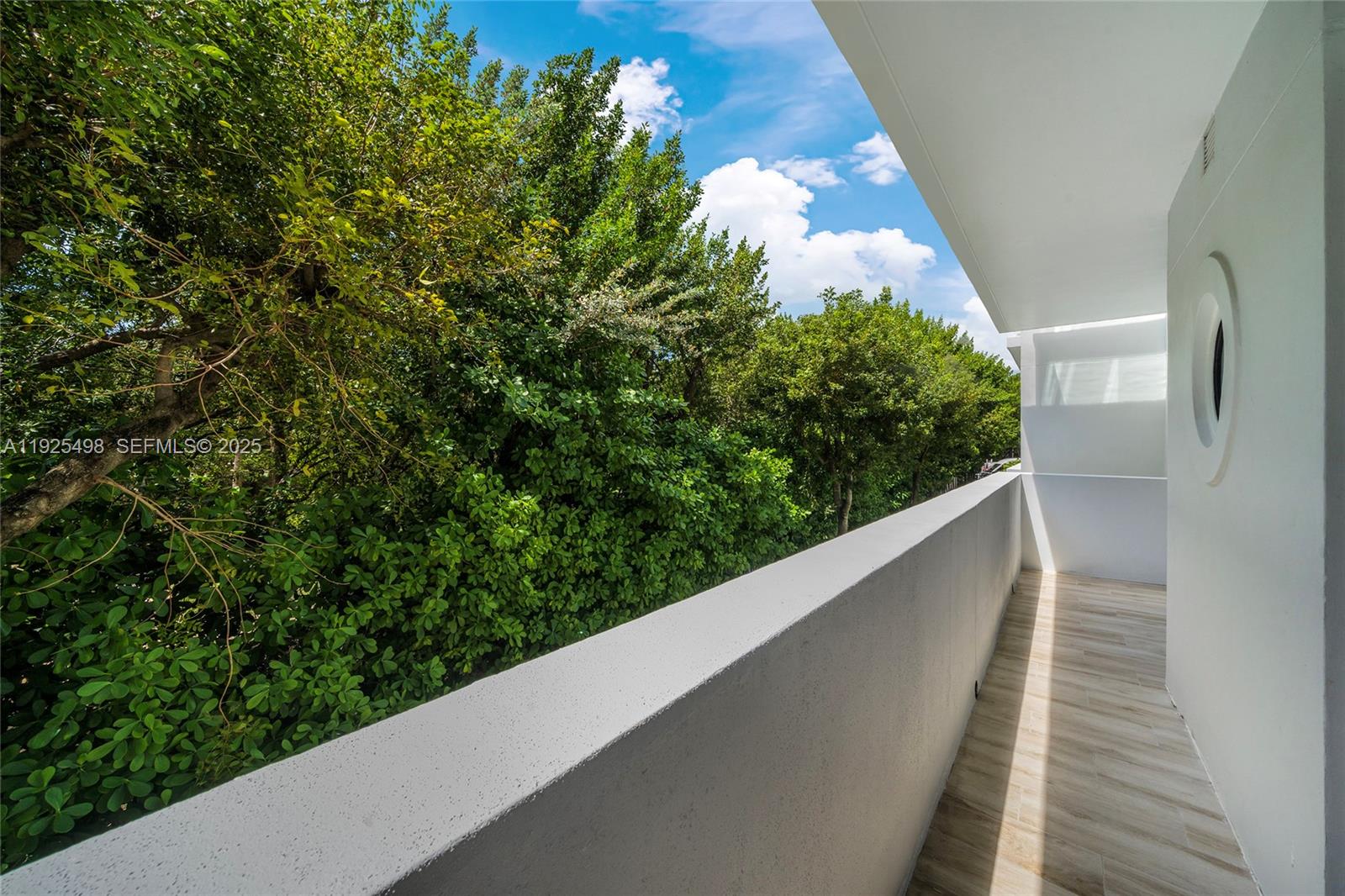 100 S Pointe Dr #TH-13, Miami Beach FL 33139