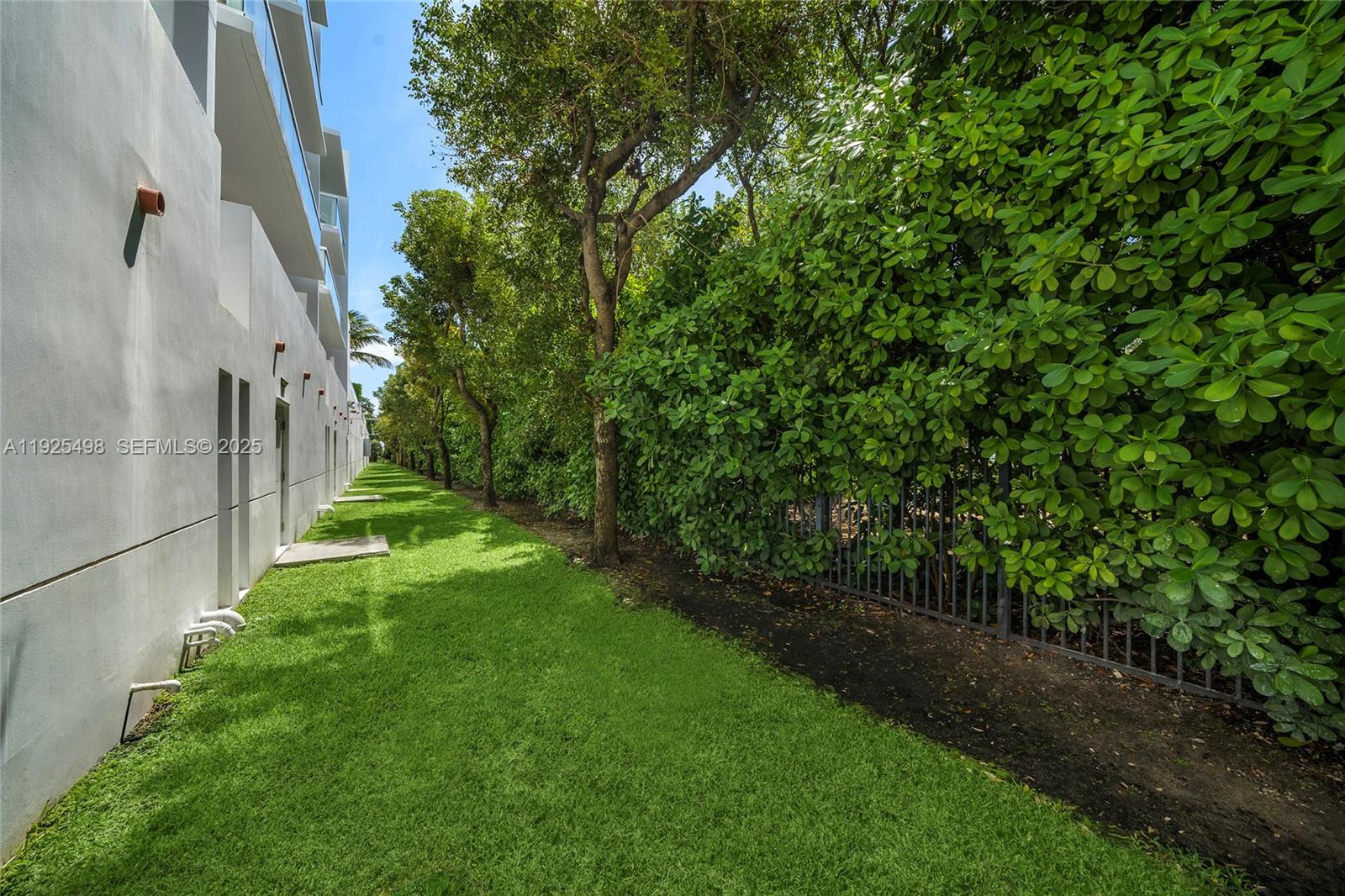 100 S Pointe Dr #TH-13, Miami Beach FL 33139