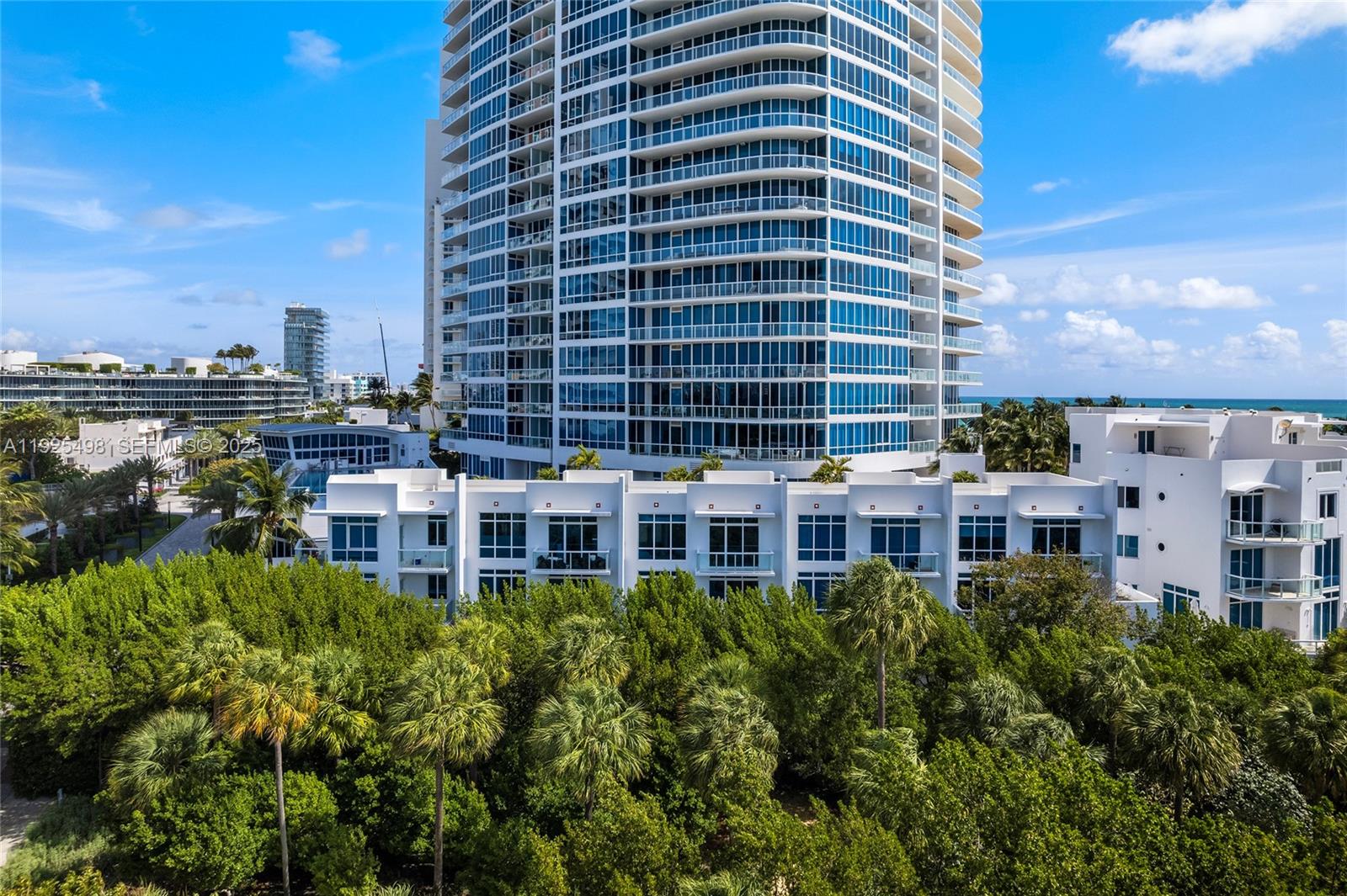 100 S Pointe Dr #TH-13, Miami Beach FL 33139