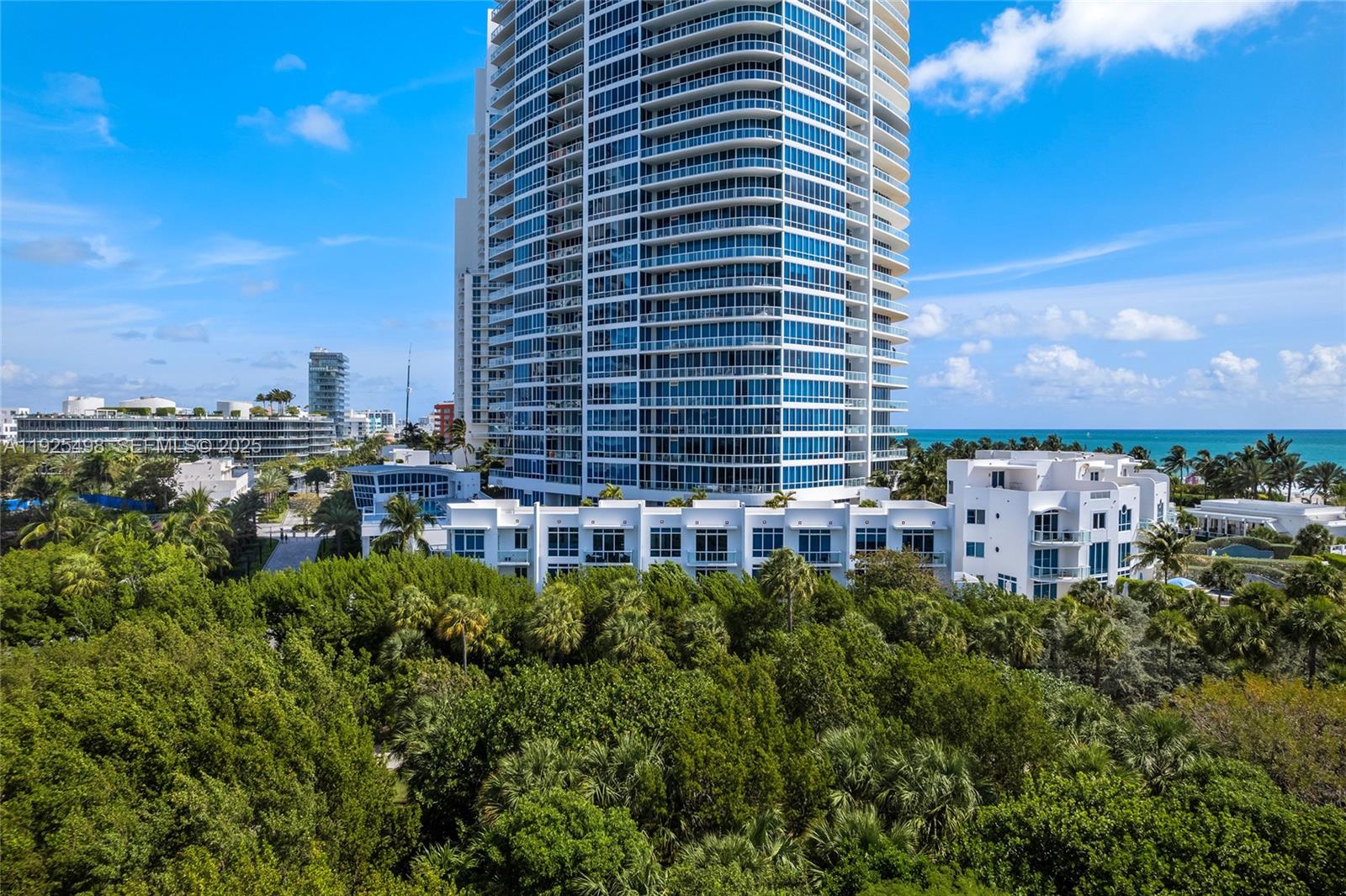 100 S Pointe Dr #TH-13, Miami Beach FL 33139