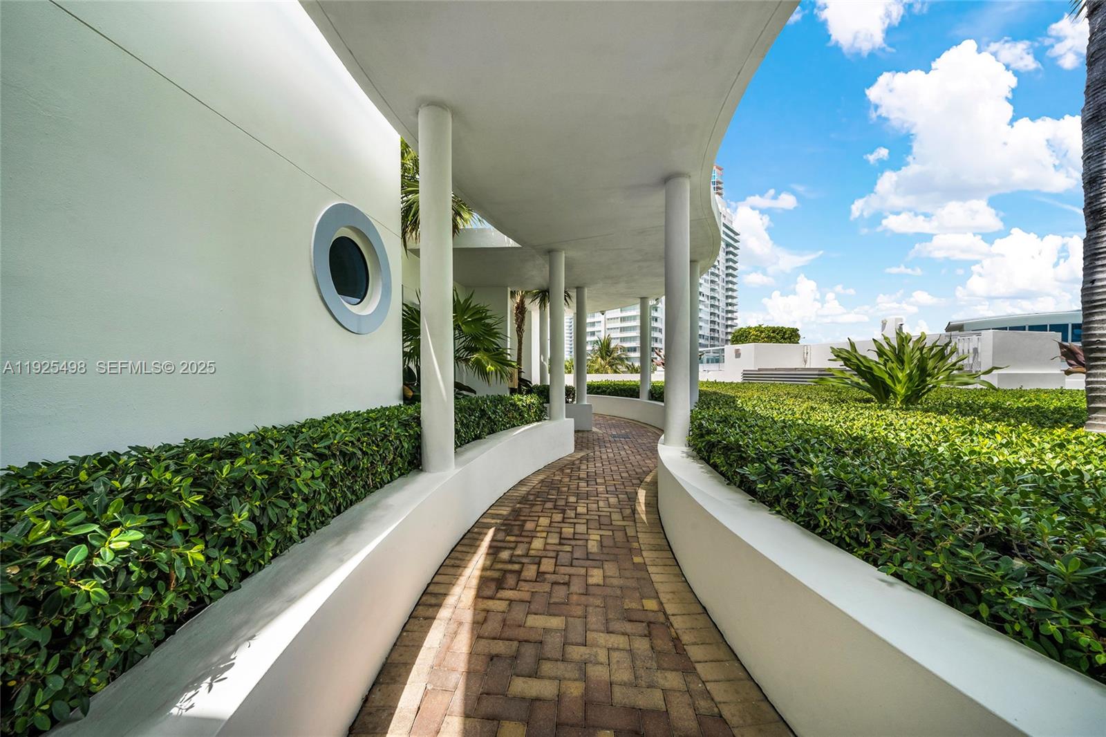 100 S Pointe Dr #TH-13, Miami Beach FL 33139