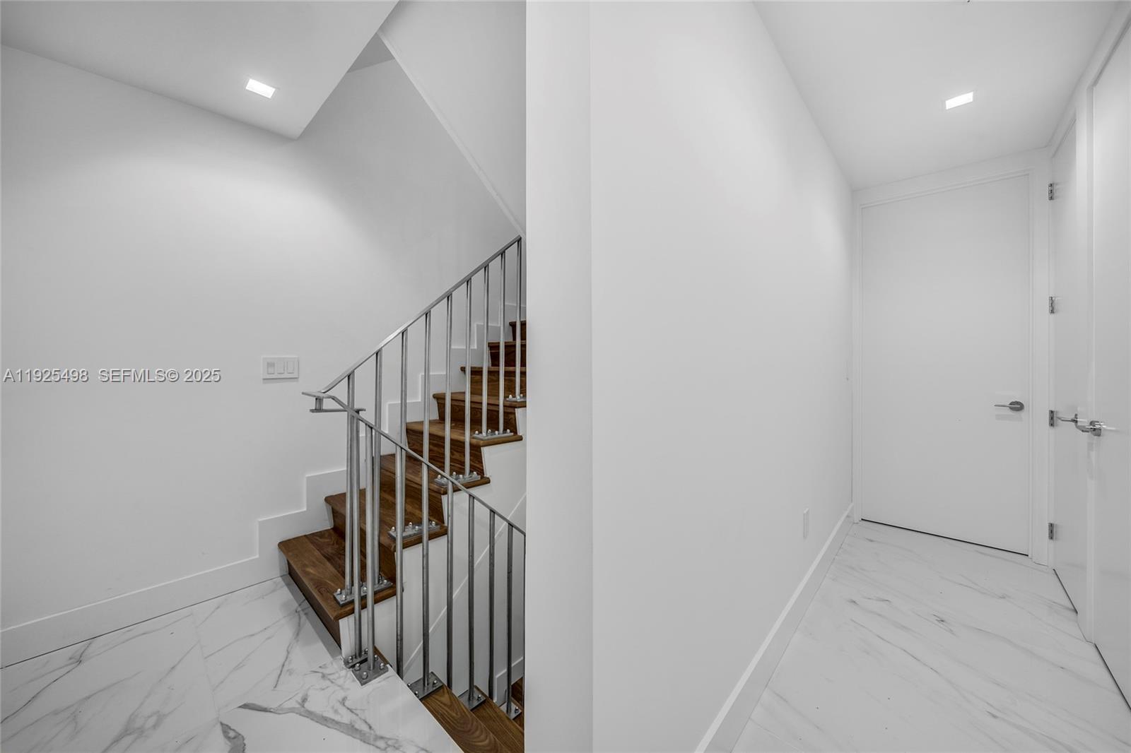 100 S Pointe Dr #TH-13, Miami Beach FL 33139