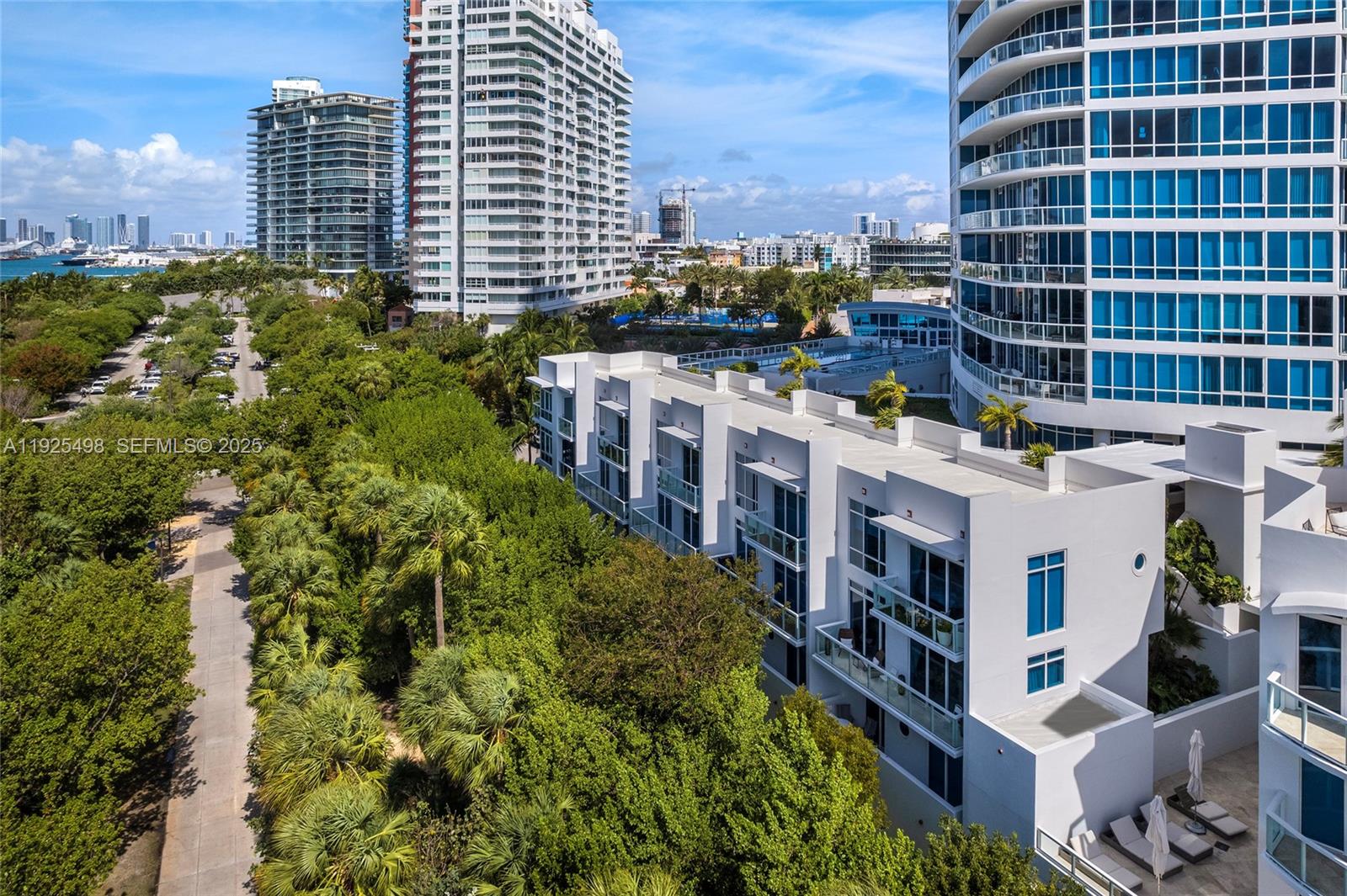 100 S Pointe Dr #TH-13, Miami Beach FL 33139