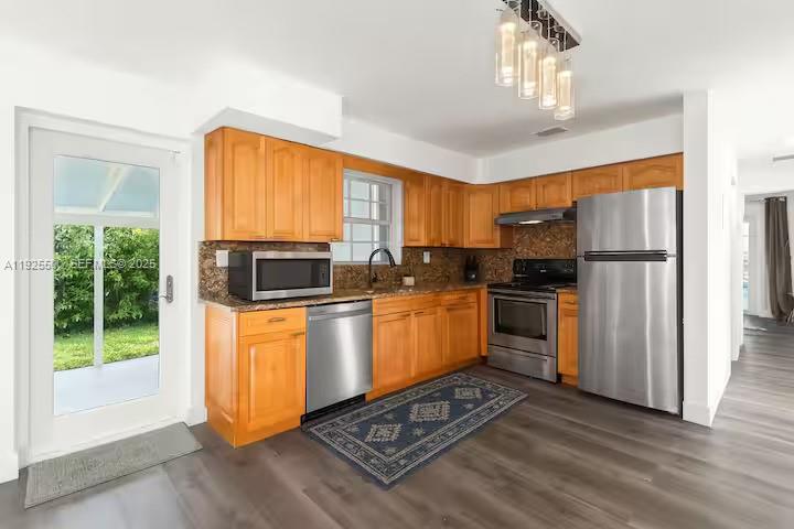 909 NE 7th St, Pompano Beach FL 33060