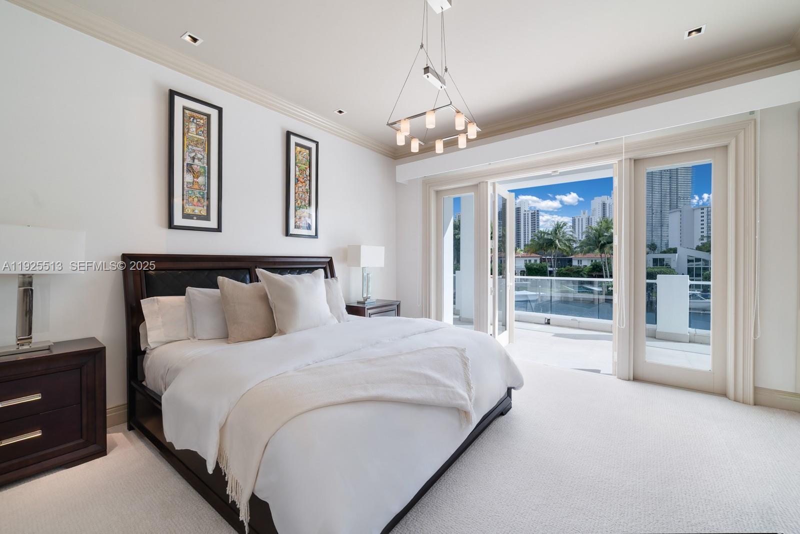 142 S Island Dr, Golden Beach FL 33160