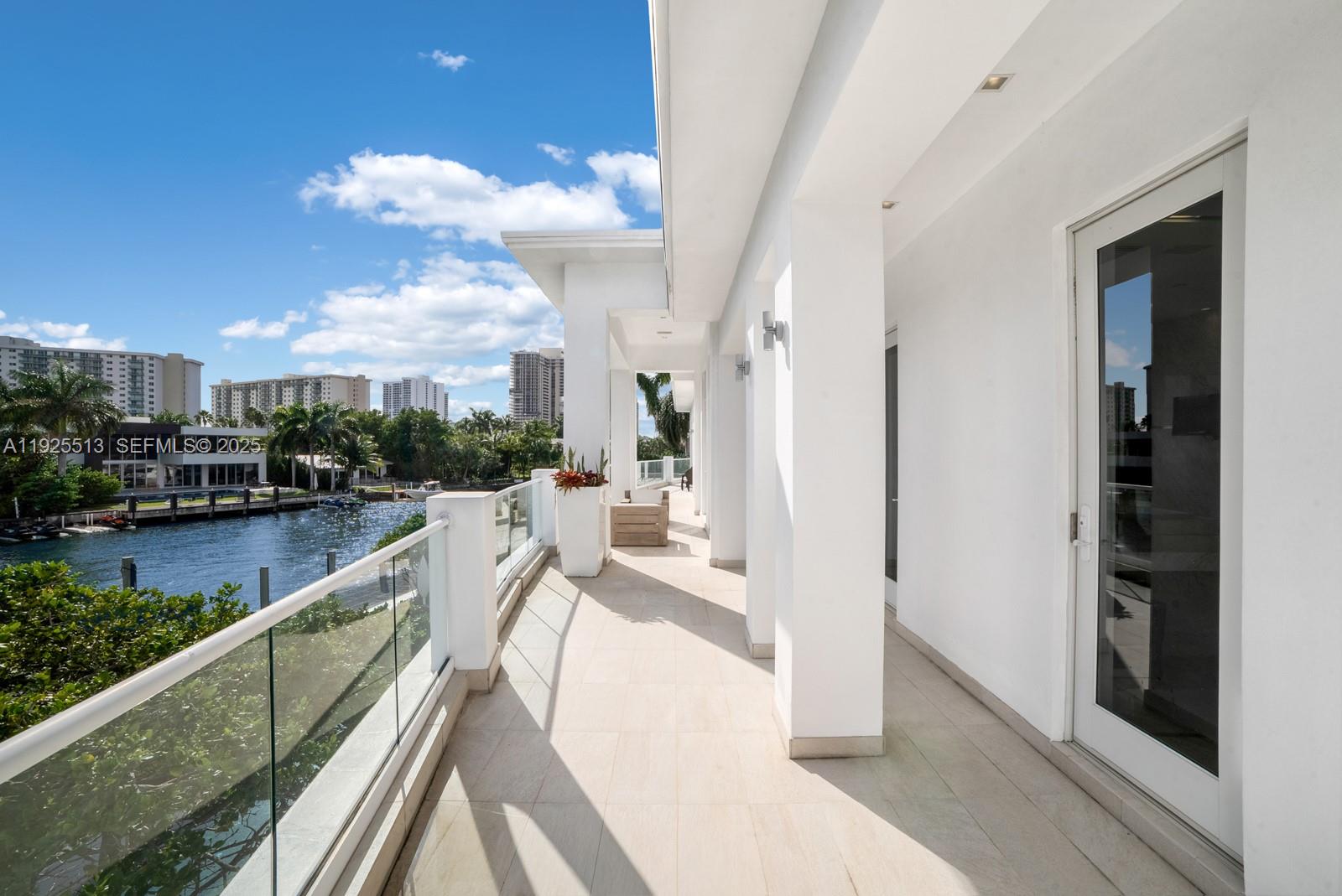 142 S Island Dr, Golden Beach FL 33160