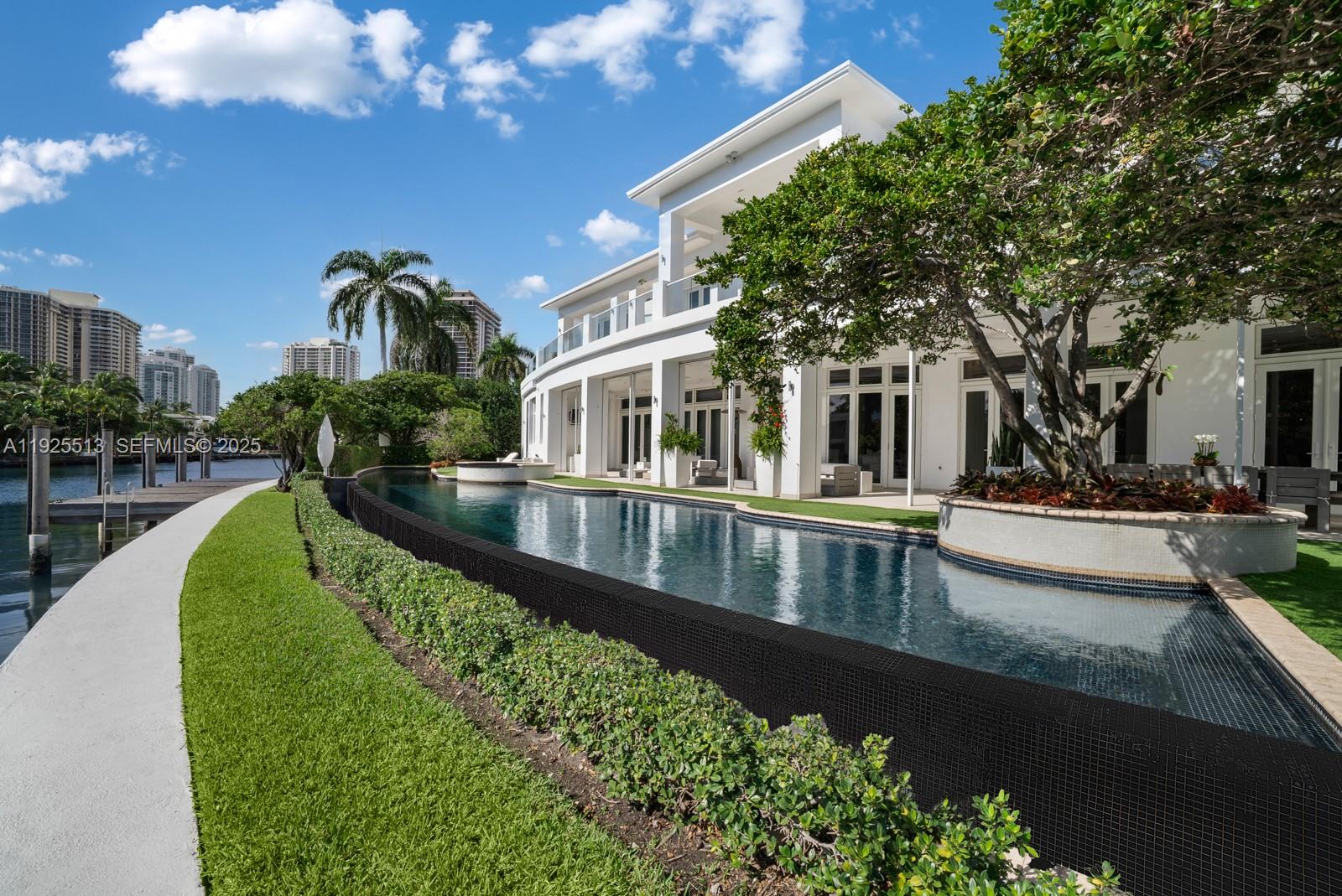 142 S Island Dr, Golden Beach FL 33160