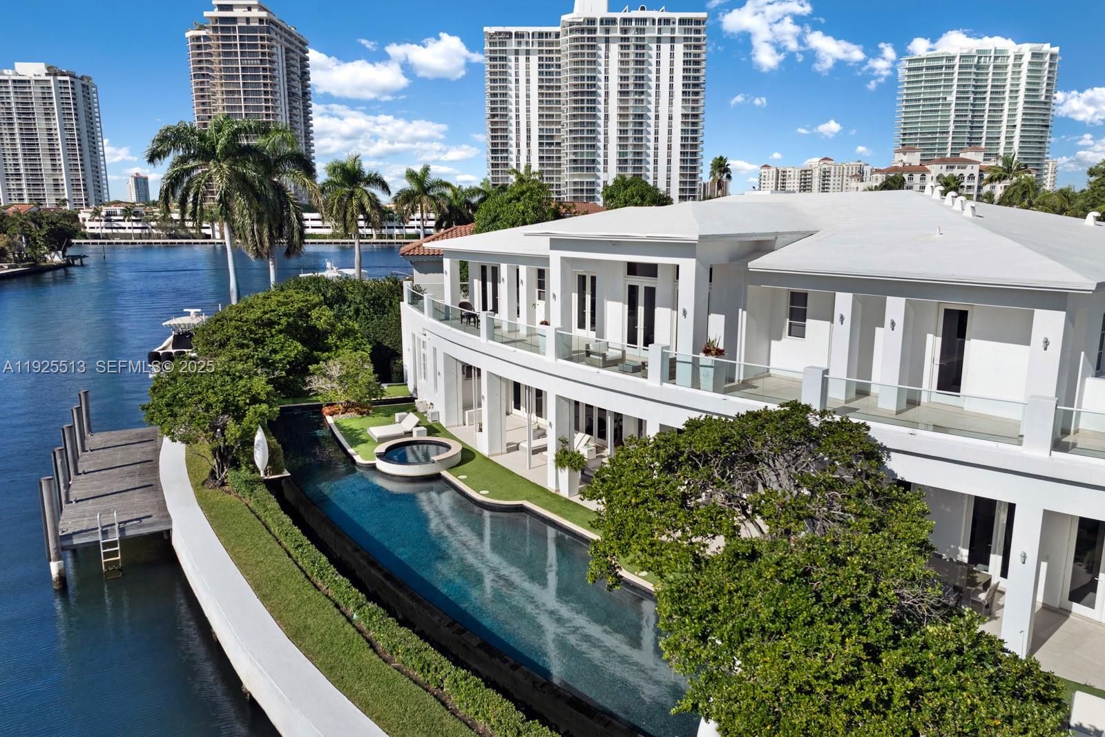 142 S Island Dr, Golden Beach FL 33160