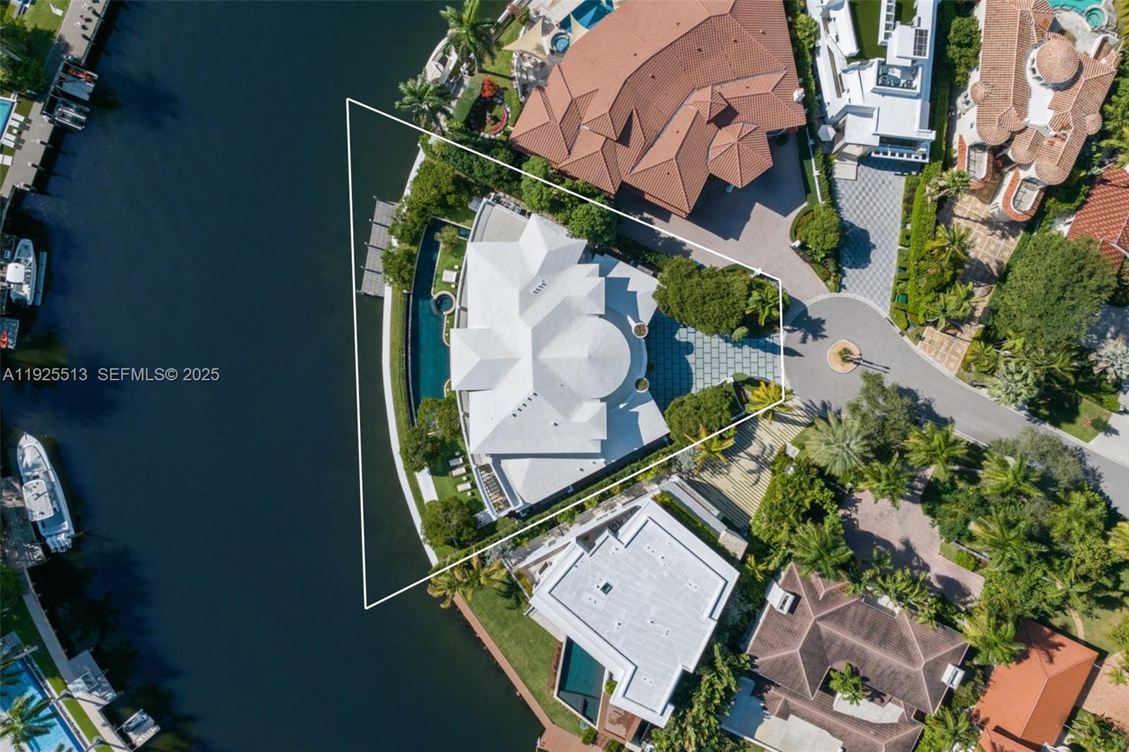 142 S Island Dr, Golden Beach FL 33160