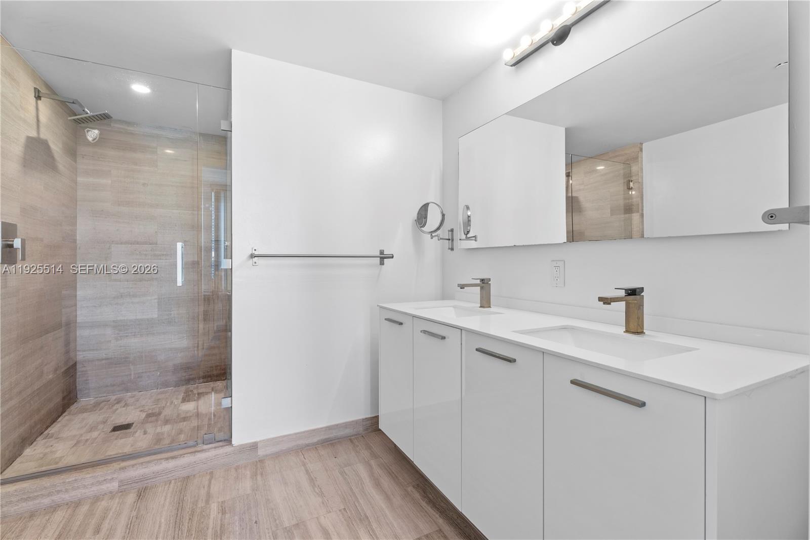 1300 Brickell Bay Dr #3500, Miami FL 33131