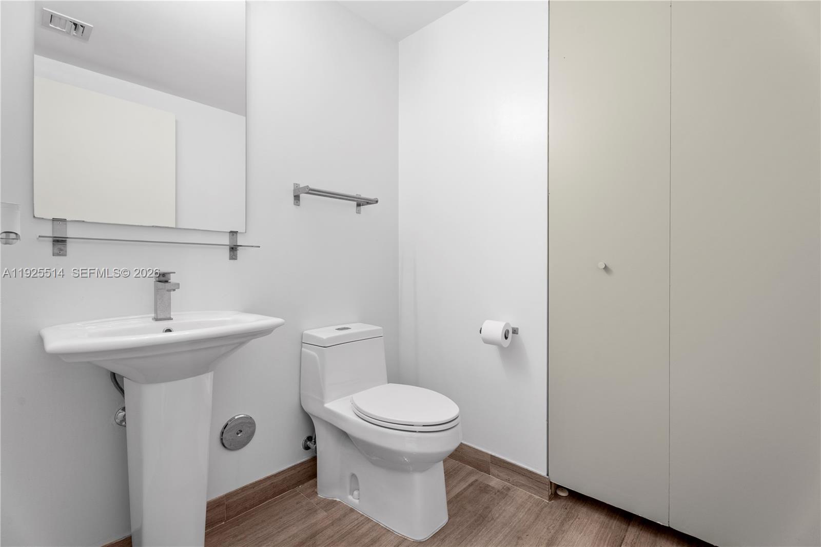 1300 Brickell Bay Dr #3500, Miami FL 33131