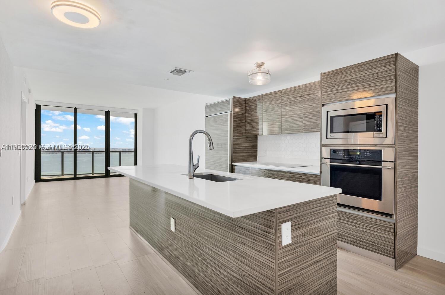 460 NE 28th St #3907, Miami FL 33137