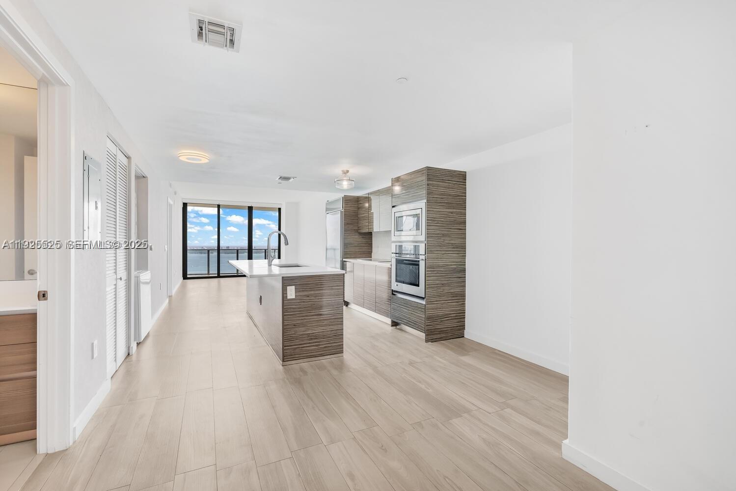460 NE 28th St #3907, Miami FL 33137