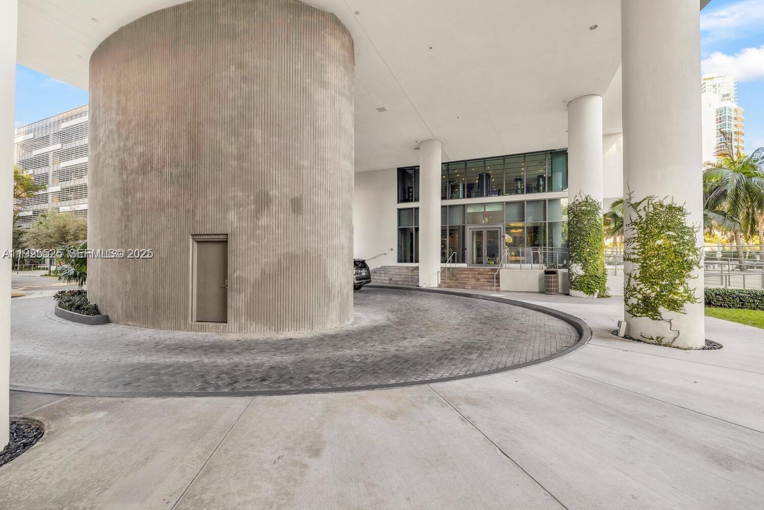 460 NE 28th St #3907, Miami FL 33137