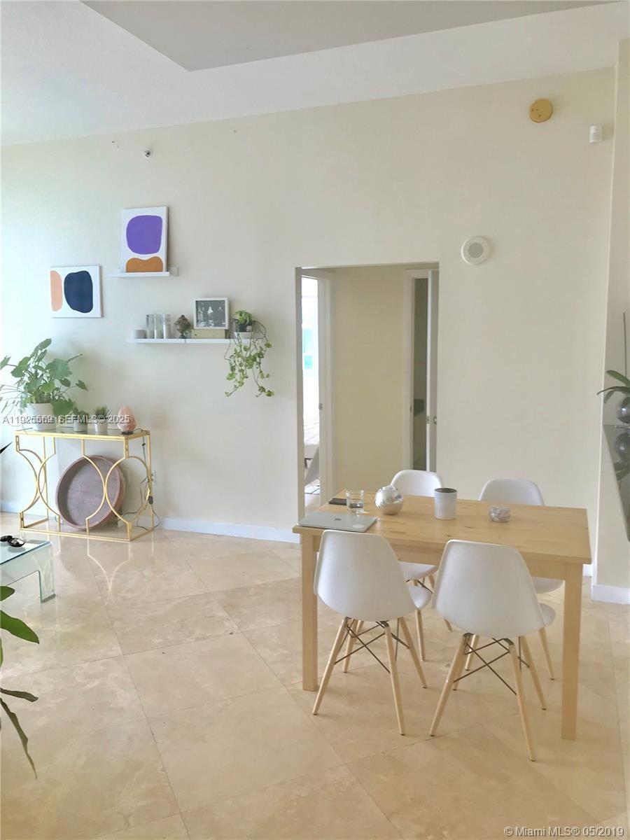 31 SE 5th St #4218, Miami FL 33131