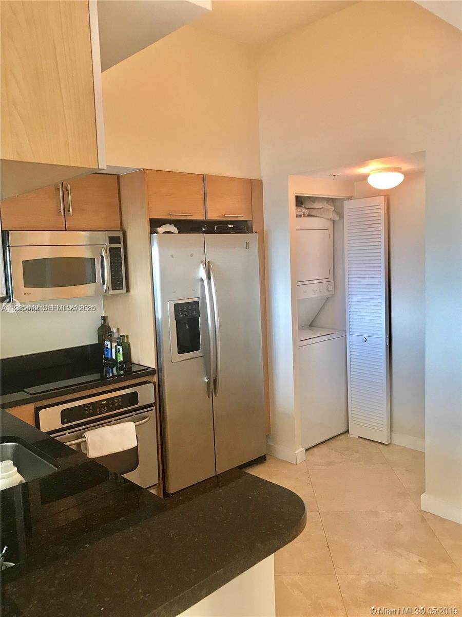 31 SE 5th St #4218, Miami FL 33131