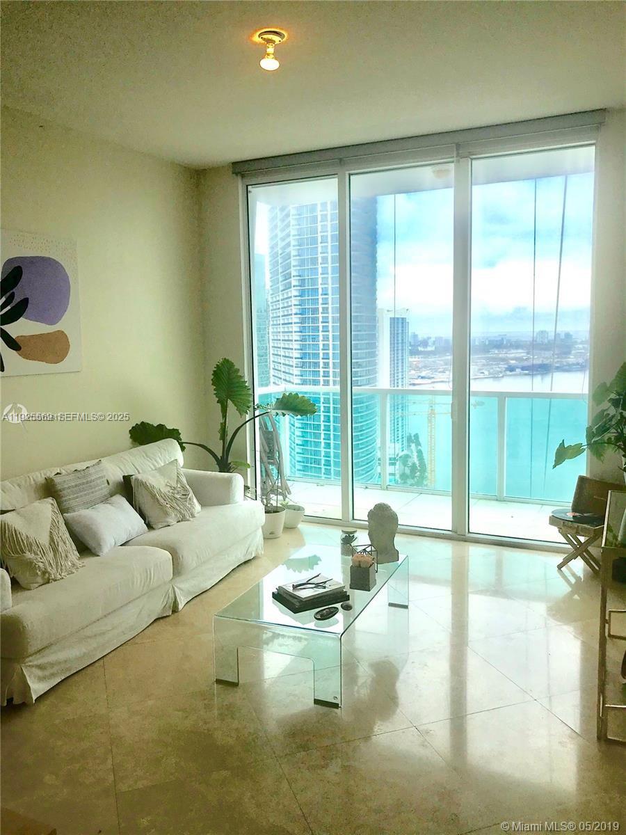 31 SE 5th St #4218, Miami FL 33131