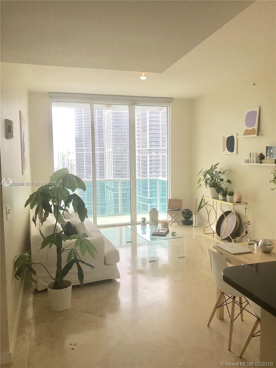 31 SE 5th St #4218, Miami FL 33131