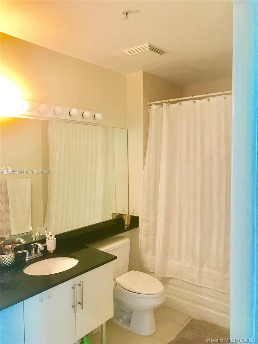 31 SE 5th St #4218, Miami FL 33131