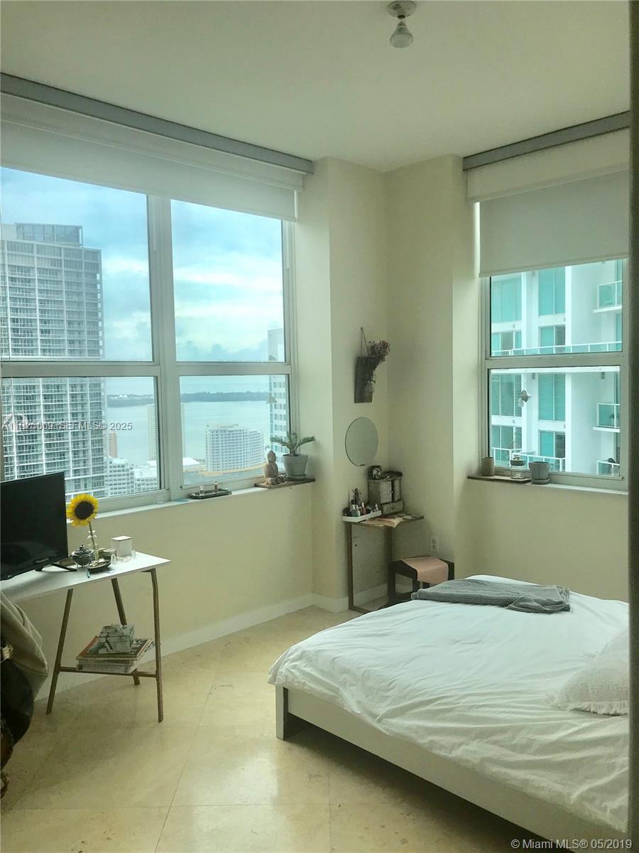 31 SE 5th St #4218, Miami FL 33131