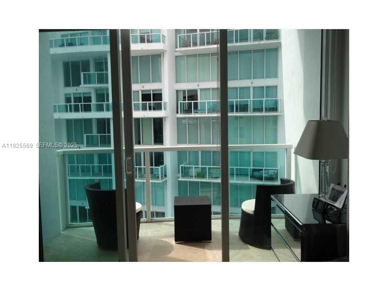 31 SE 5th St #4218, Miami FL 33131