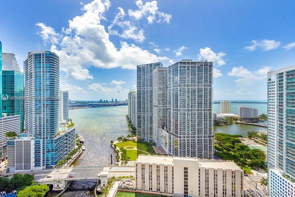 31 SE 5th St #4218, Miami FL 33131