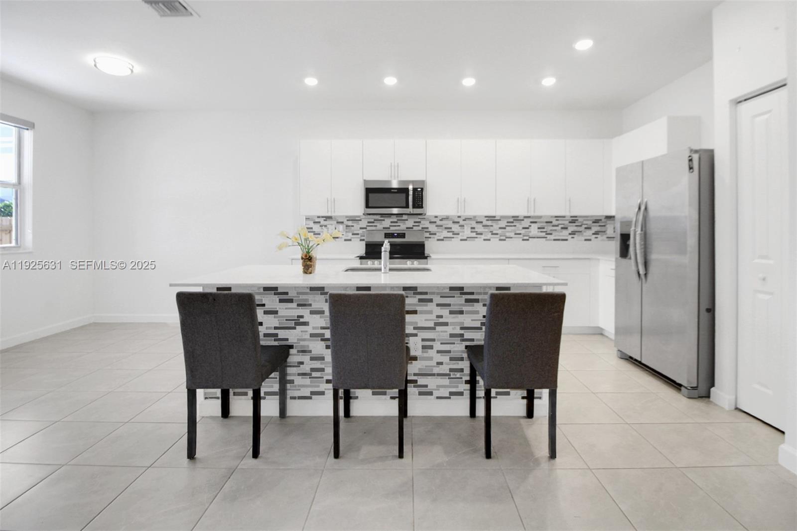 879 SE 26th Ter, Homestead FL 33035