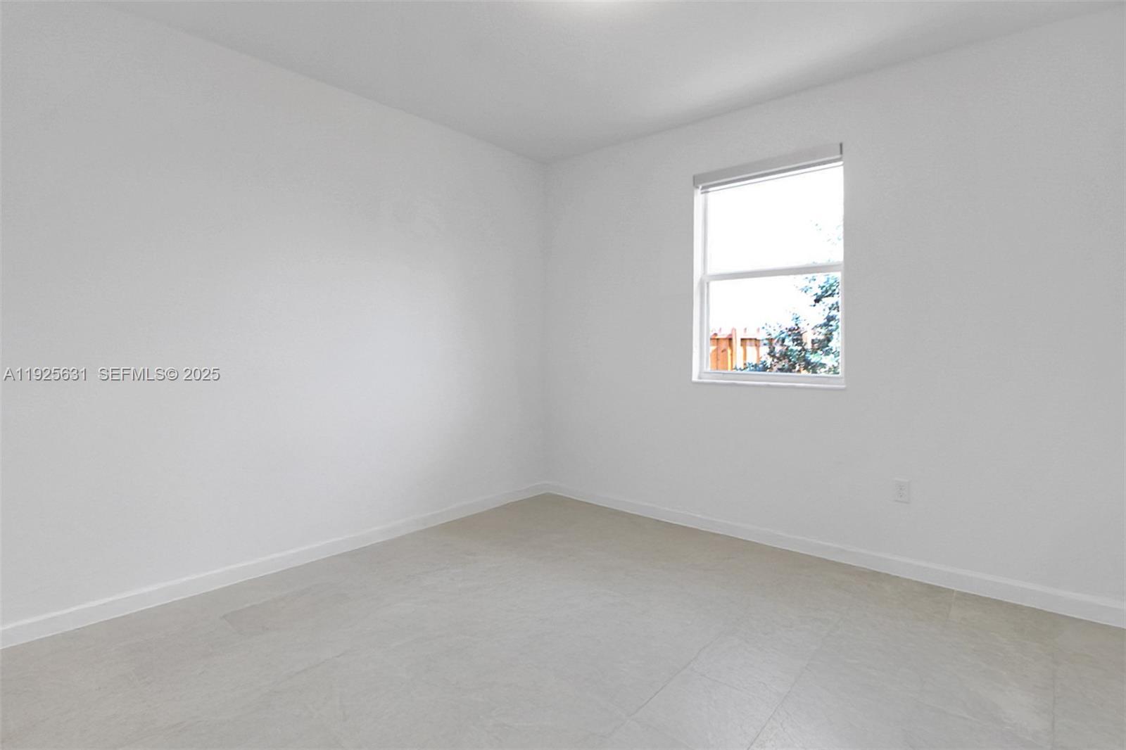 879 SE 26th Ter, Homestead FL 33035