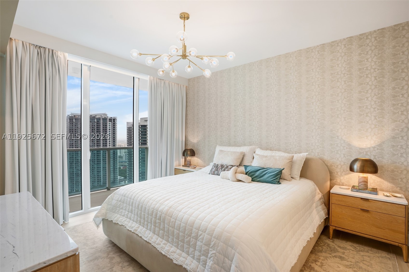 31 SE 5th St #3921, Miami FL 33131