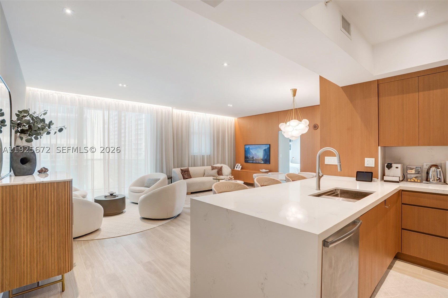 31 SE 5th St #3921, Miami FL 33131