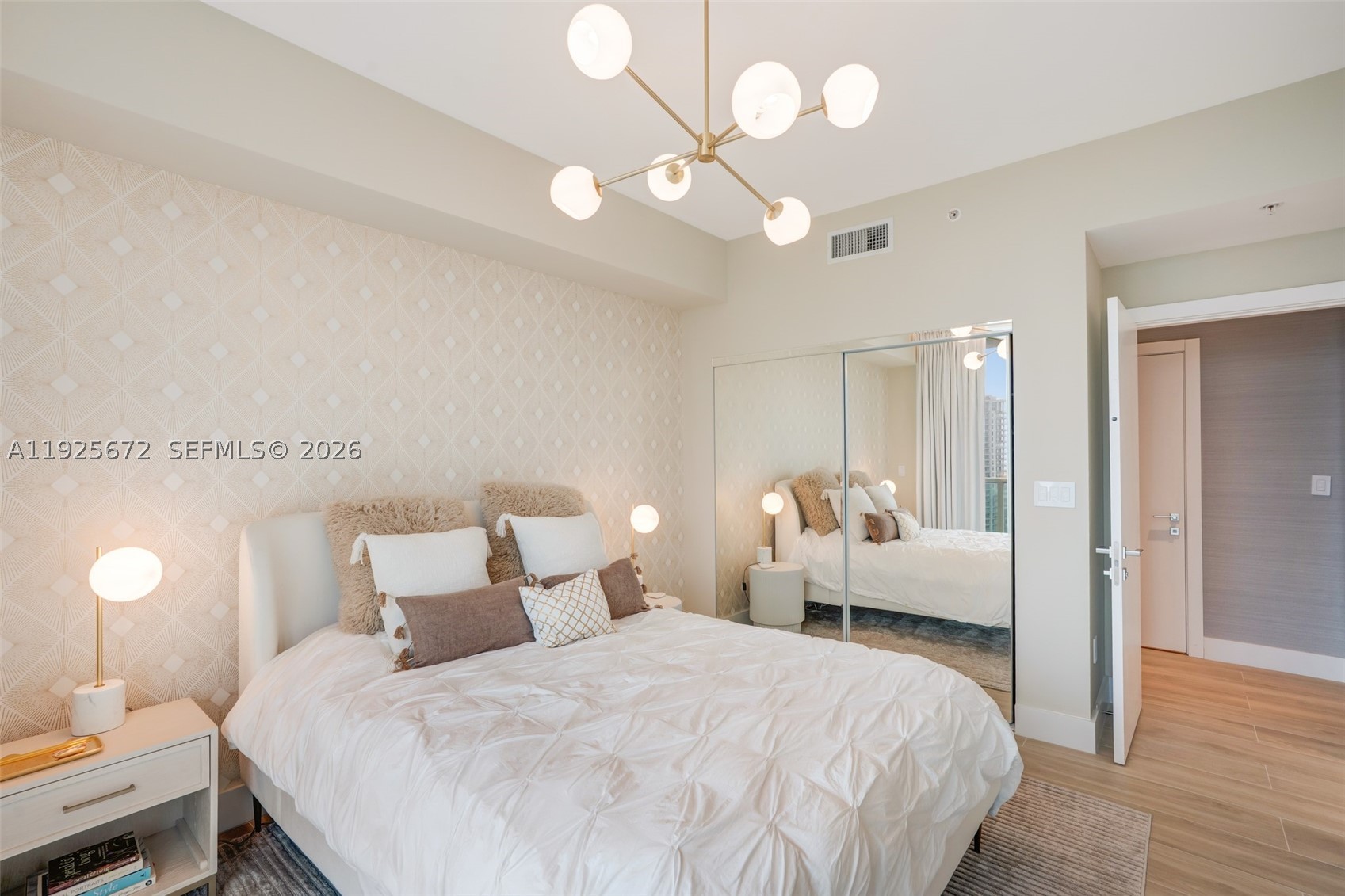 31 SE 5th St #3921, Miami FL 33131