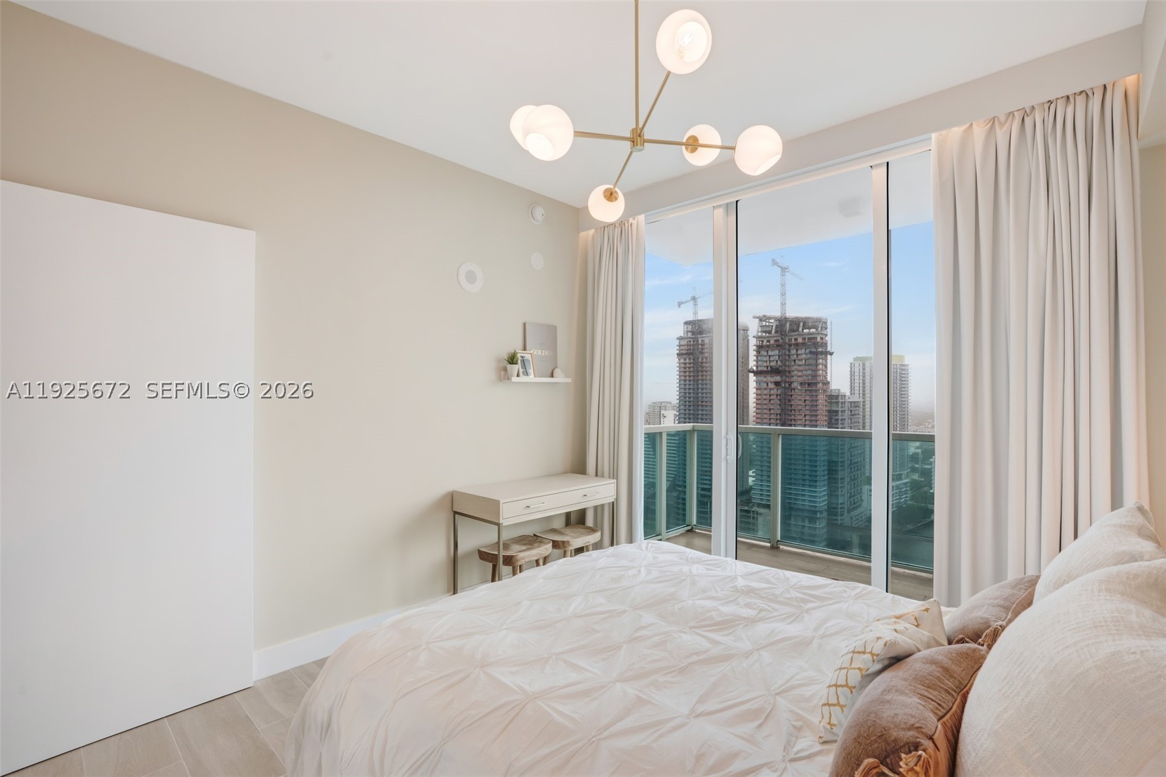 31 SE 5th St #3921, Miami FL 33131