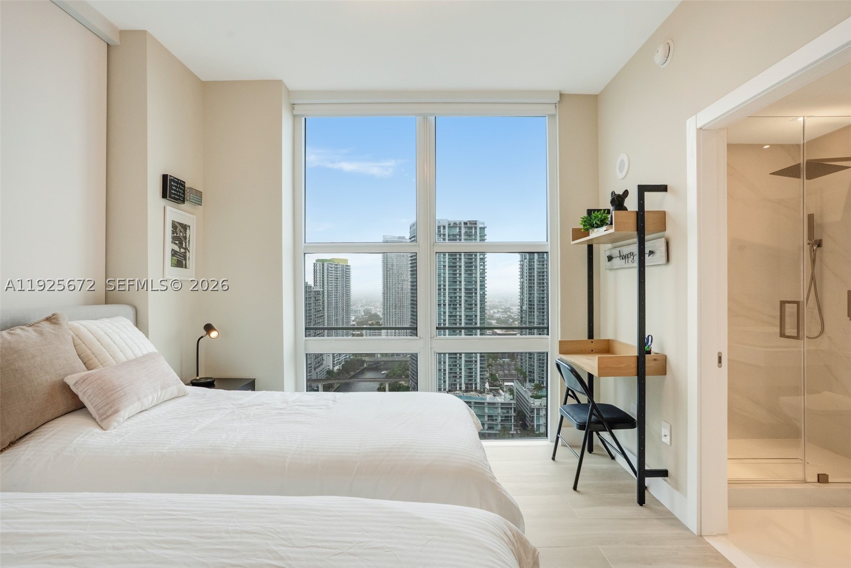 31 SE 5th St #3921, Miami FL 33131