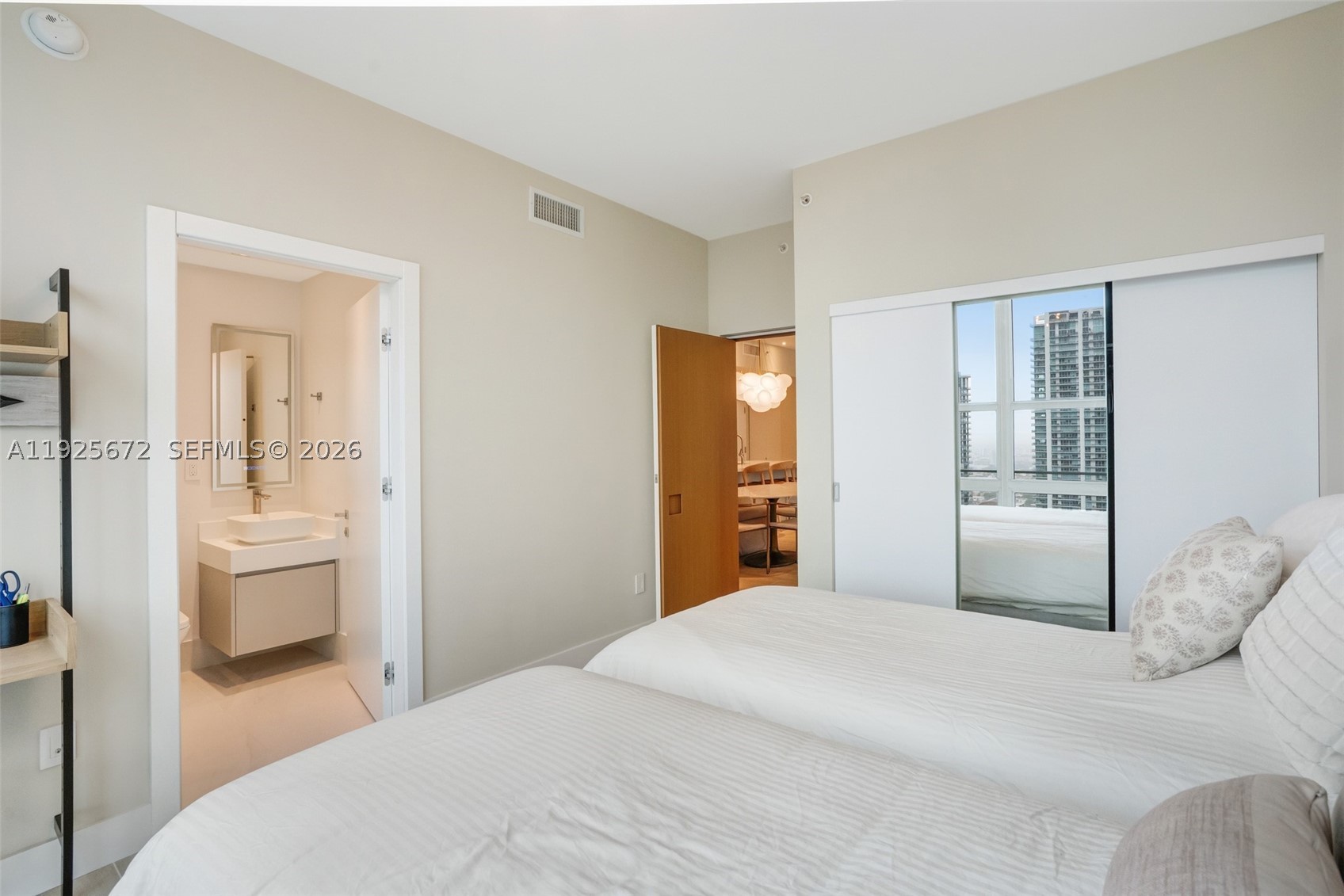 31 SE 5th St #3921, Miami FL 33131