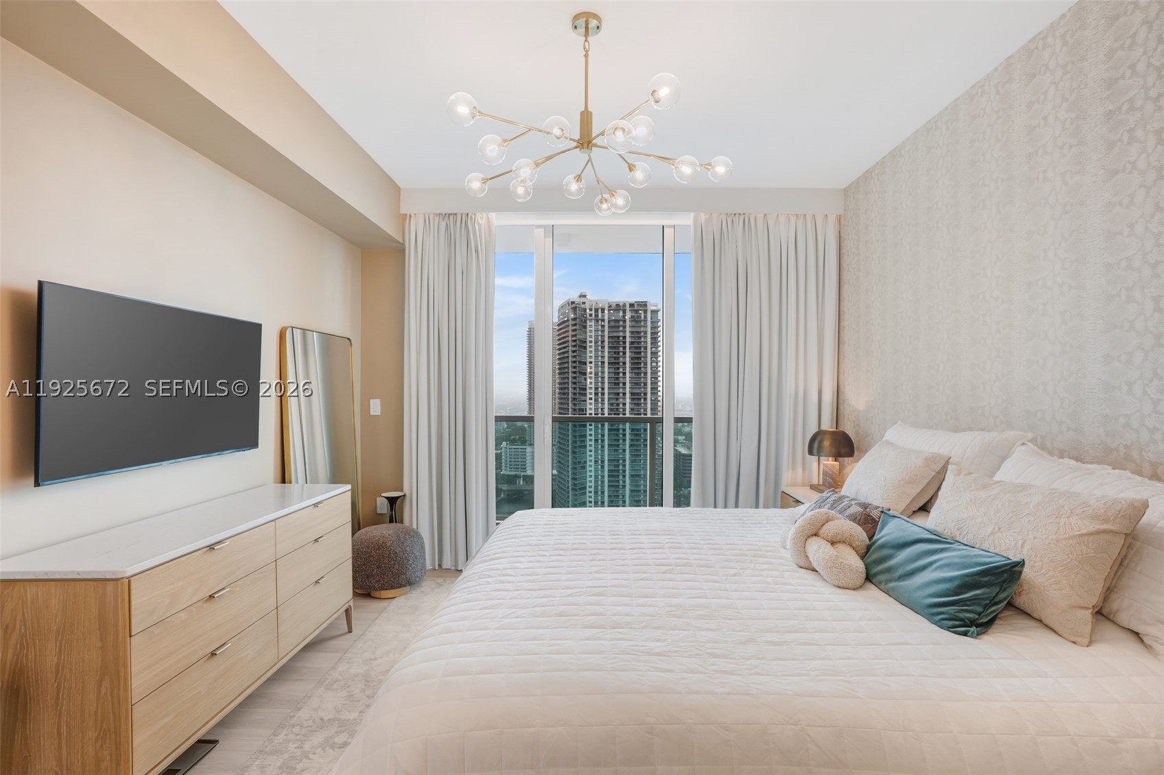 31 SE 5th St #3921, Miami FL 33131