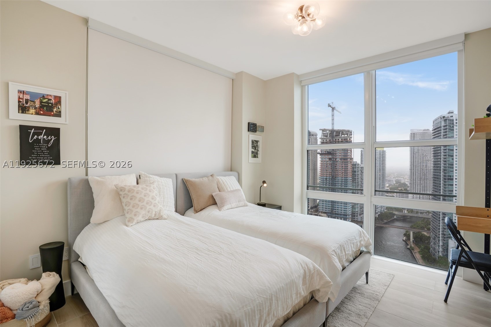 31 SE 5th St #3921, Miami FL 33131