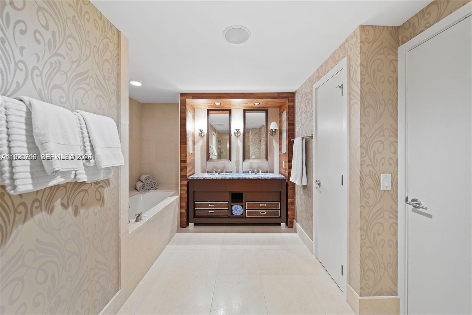 6899 Collins Ave #1801, Miami Beach FL 33141