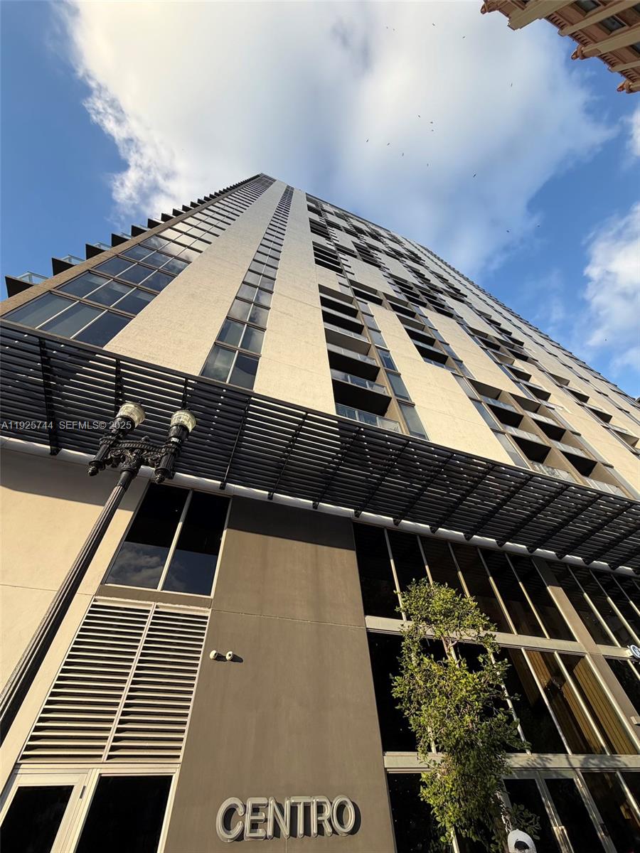 151 SE 1st St #1004, Miami FL 33131