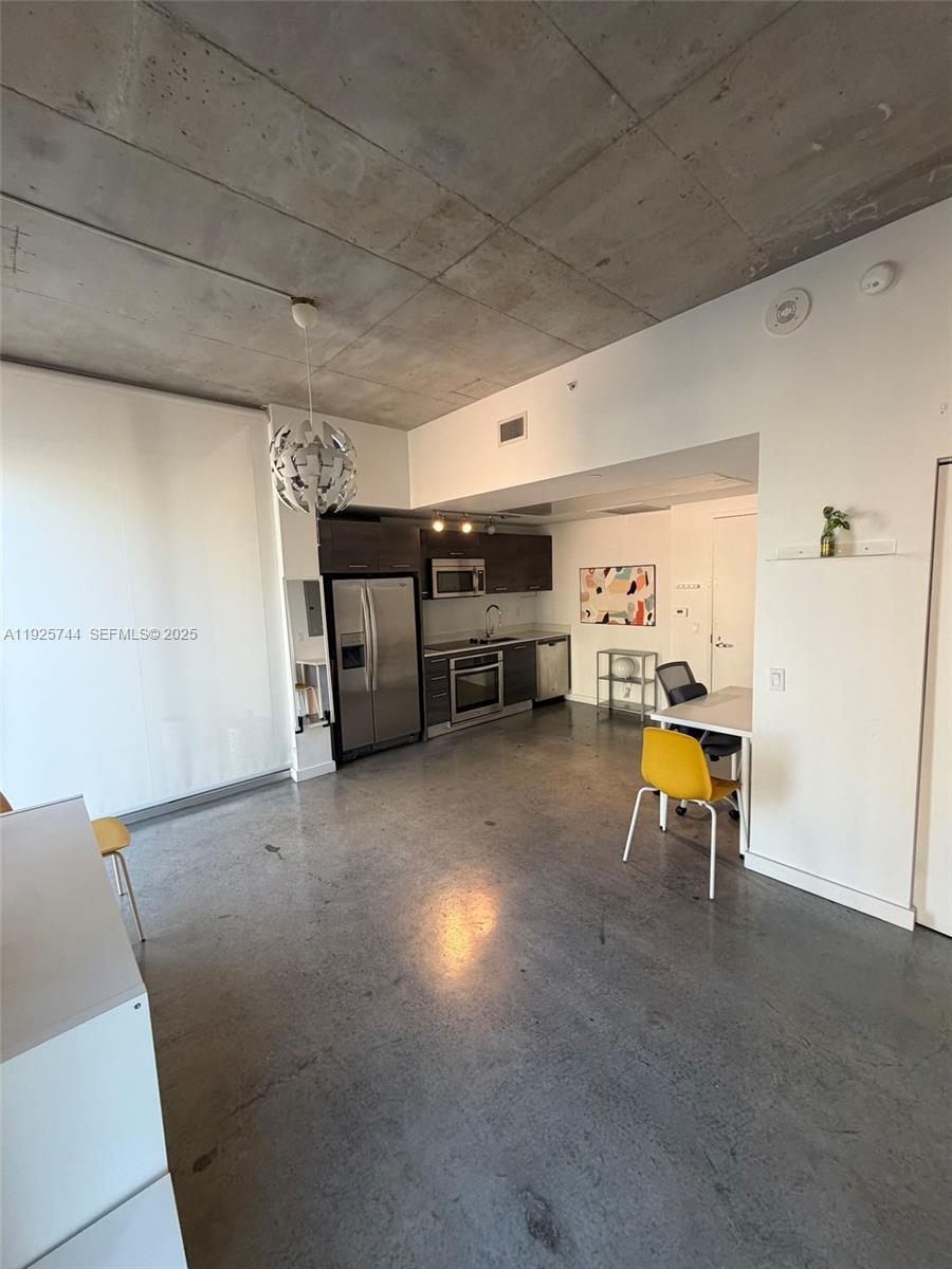 151 SE 1st St #1004, Miami FL 33131