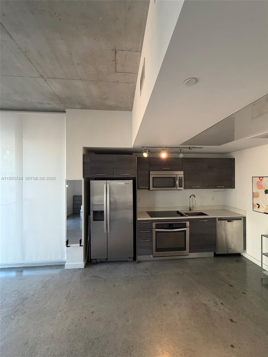 151 SE 1st St #1004, Miami FL 33131