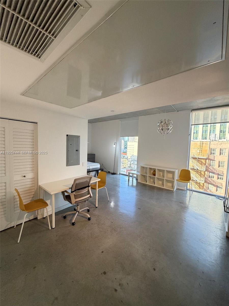 151 SE 1st St #1004, Miami FL 33131