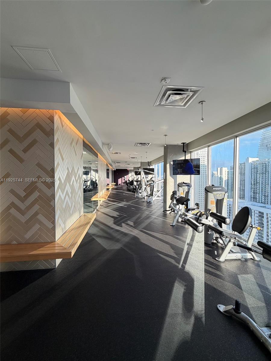 151 SE 1st St #1004, Miami FL 33131