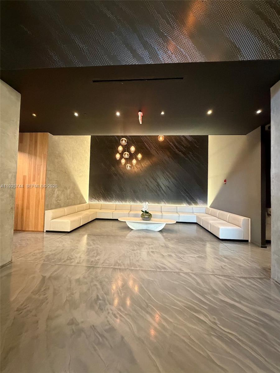 151 SE 1st St #1004, Miami FL 33131