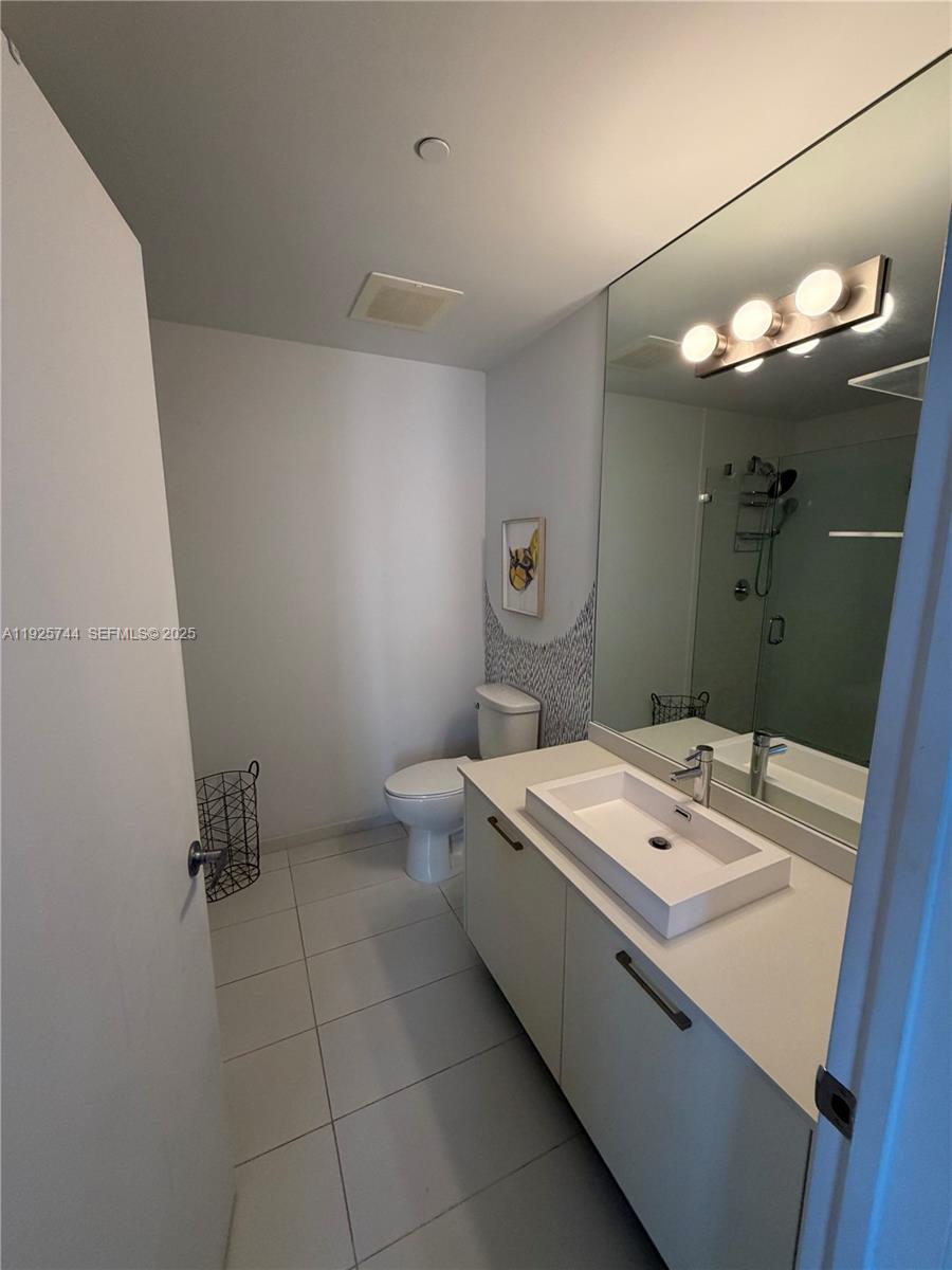 151 SE 1st St #1004, Miami FL 33131