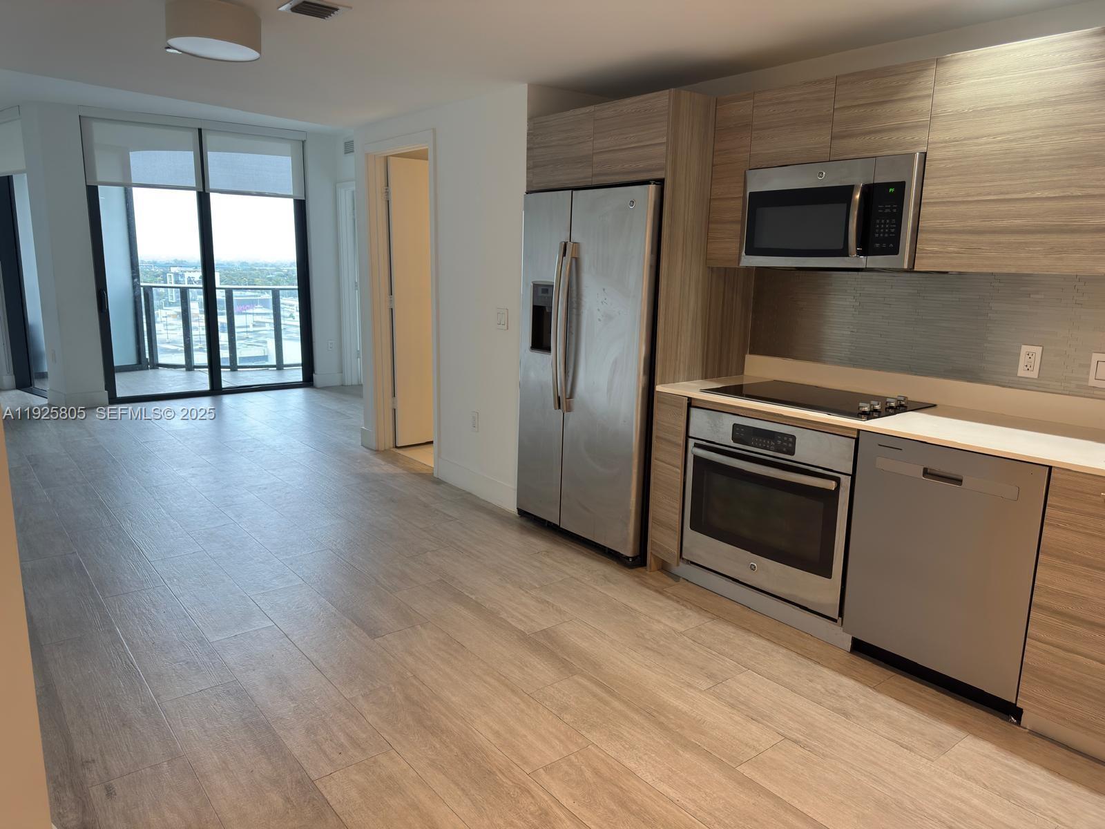 121 NE 34th St #1214, Miami FL 33137