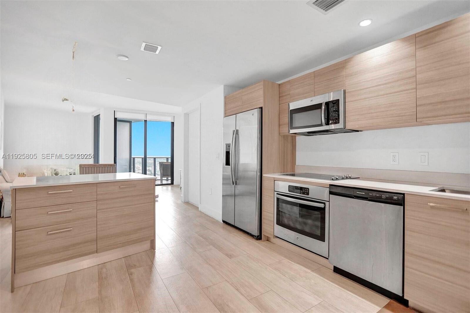 121 NE 34th St #1214, Miami FL 33137