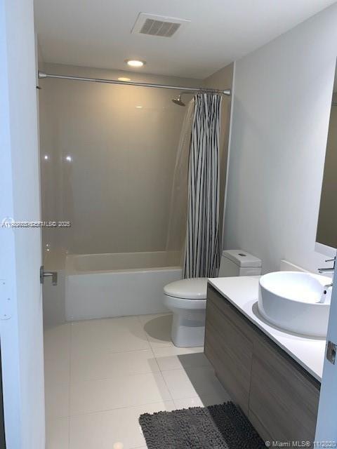 121 NE 34th St #1214, Miami FL 33137