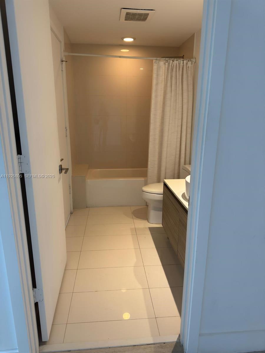 121 NE 34th St #1214, Miami FL 33137